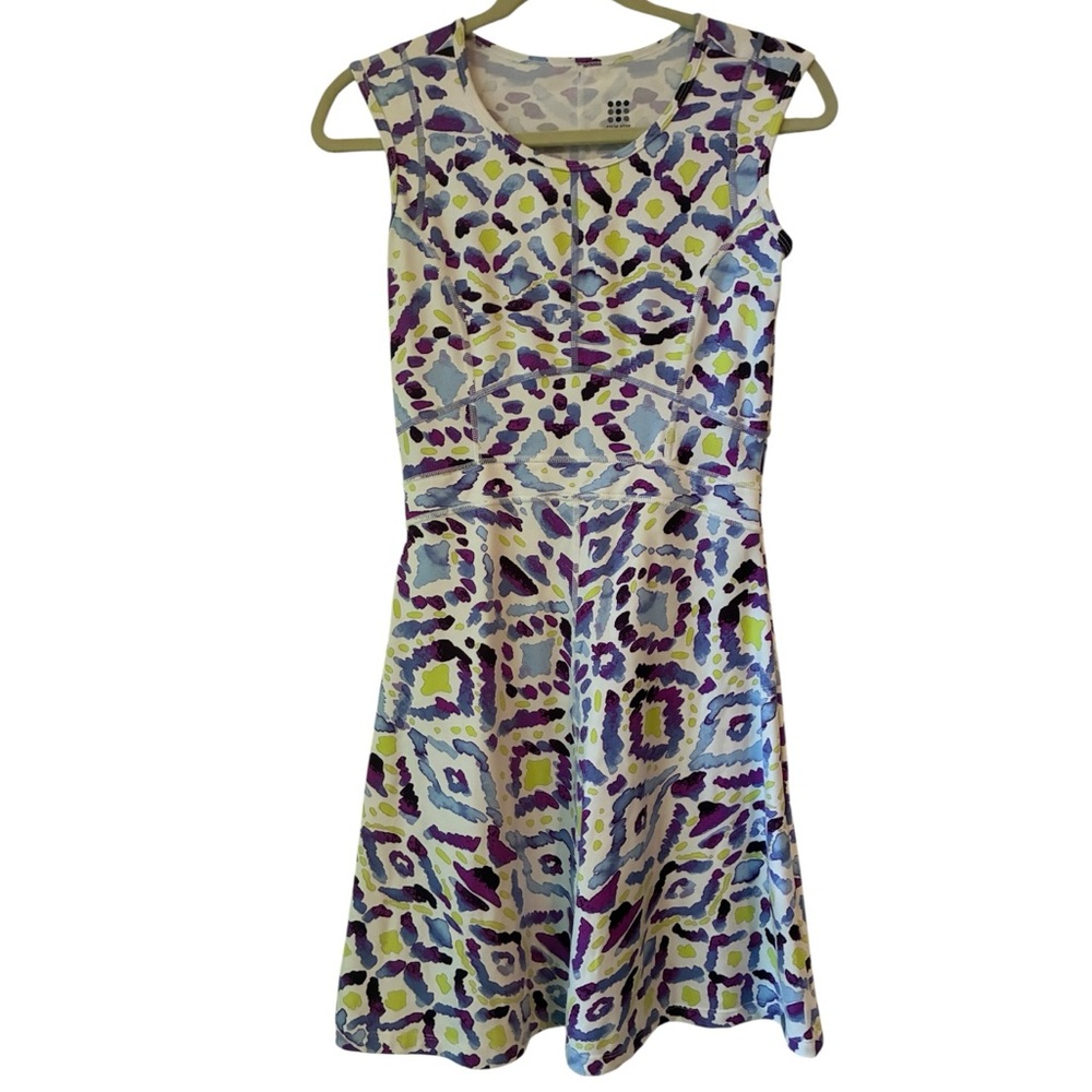 Title Nine Dream Athletic Dress Sz M White Geometric Stretch Colorful Fit & Flar